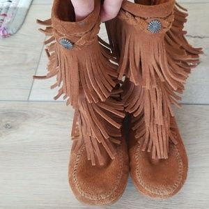 Minnetonka brown suede fringe boots, kids size 1
